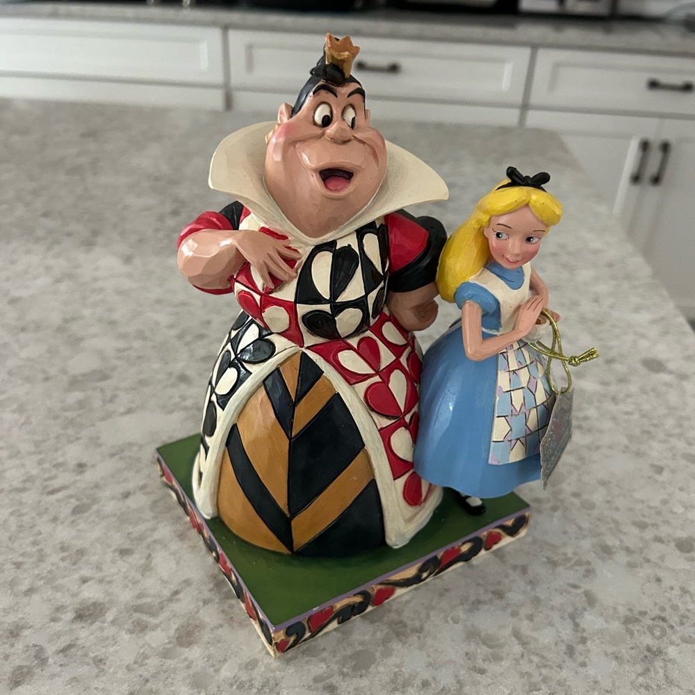 “New”Jim Shore Alice in Wonderland Queen of Hearts Figurine (Chaos & Curiosity)